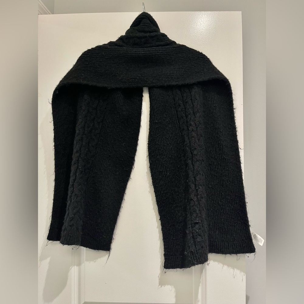 Aerie | Black Cable Knit Winter Scarf
